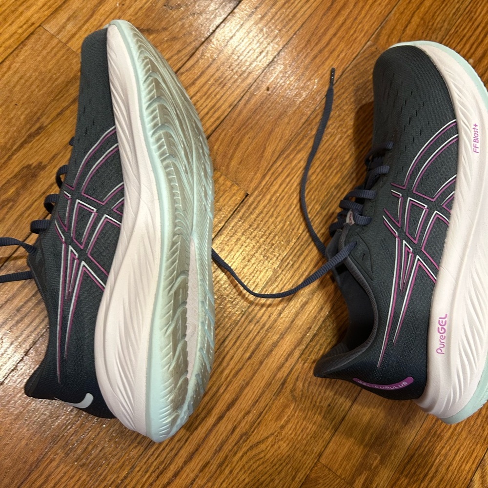 Asics Athletic Shoes - 10.5 - Picture 4 of 7